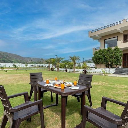 Brookvale Manor By Stayvista - Private Pool Haven With Endless Views & Indoor Fun Sohna Kültér fotó