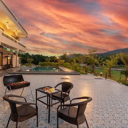 Brookvale Manor By Stayvista - Private Pool Haven With Endless Views & Indoor Fun Sohna Kültér fotó