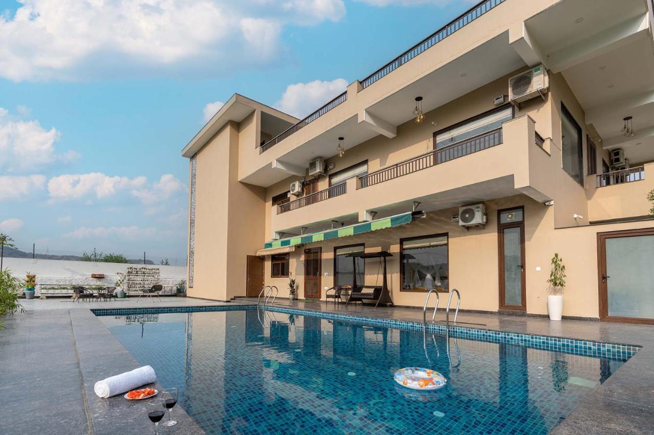 Brookvale Manor By Stayvista - Private Pool Haven With Endless Views & Indoor Fun Sohna Kültér fotó