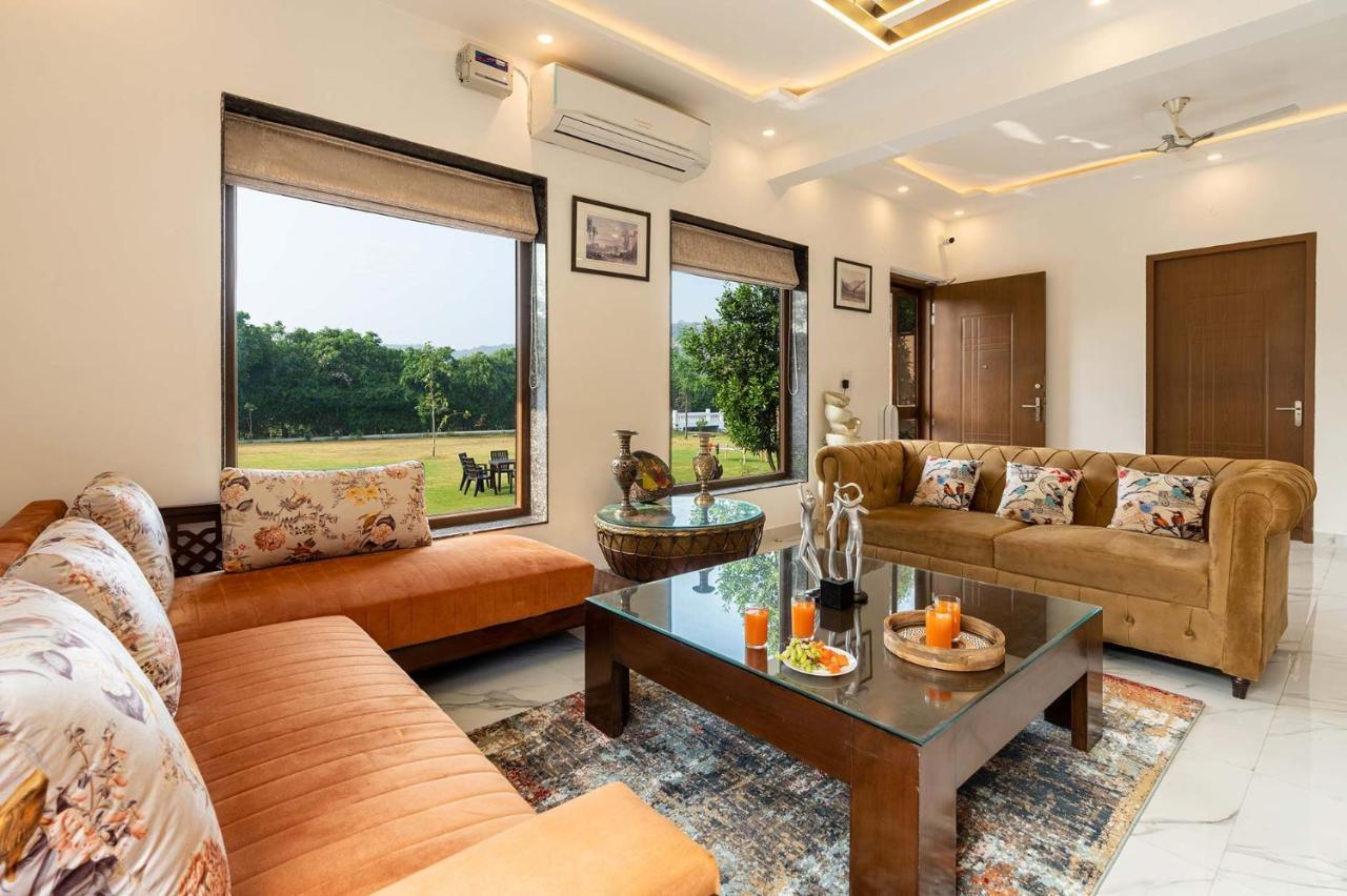 Brookvale Manor By Stayvista - Private Pool Haven With Endless Views & Indoor Fun Sohna Kültér fotó