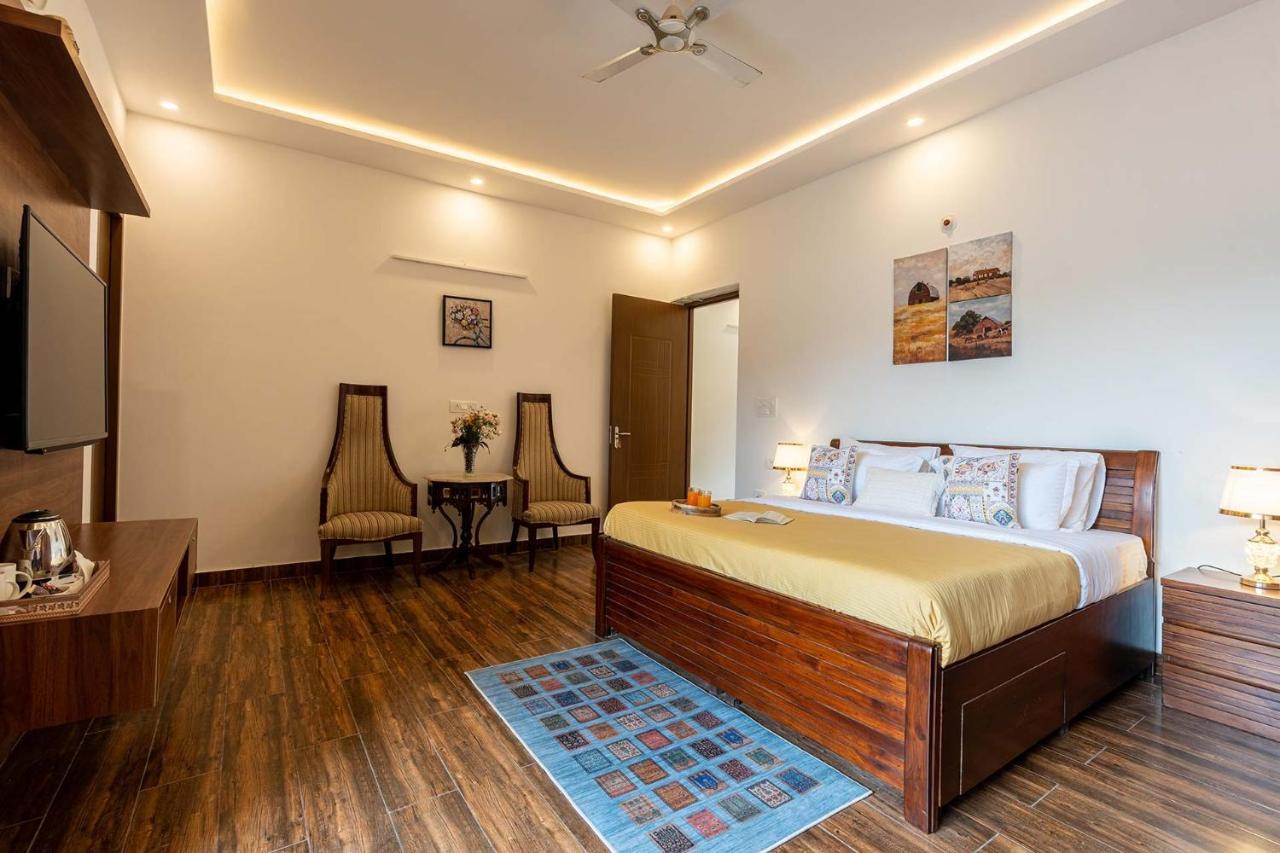 Brookvale Manor By Stayvista - Private Pool Haven With Endless Views & Indoor Fun Sohna Kültér fotó