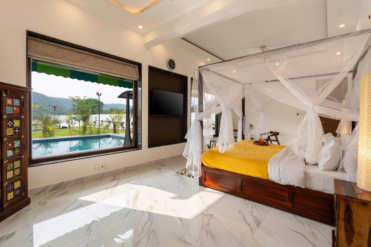Brookvale Manor By Stayvista - Private Pool Haven With Endless Views & Indoor Fun Sohna Kültér fotó