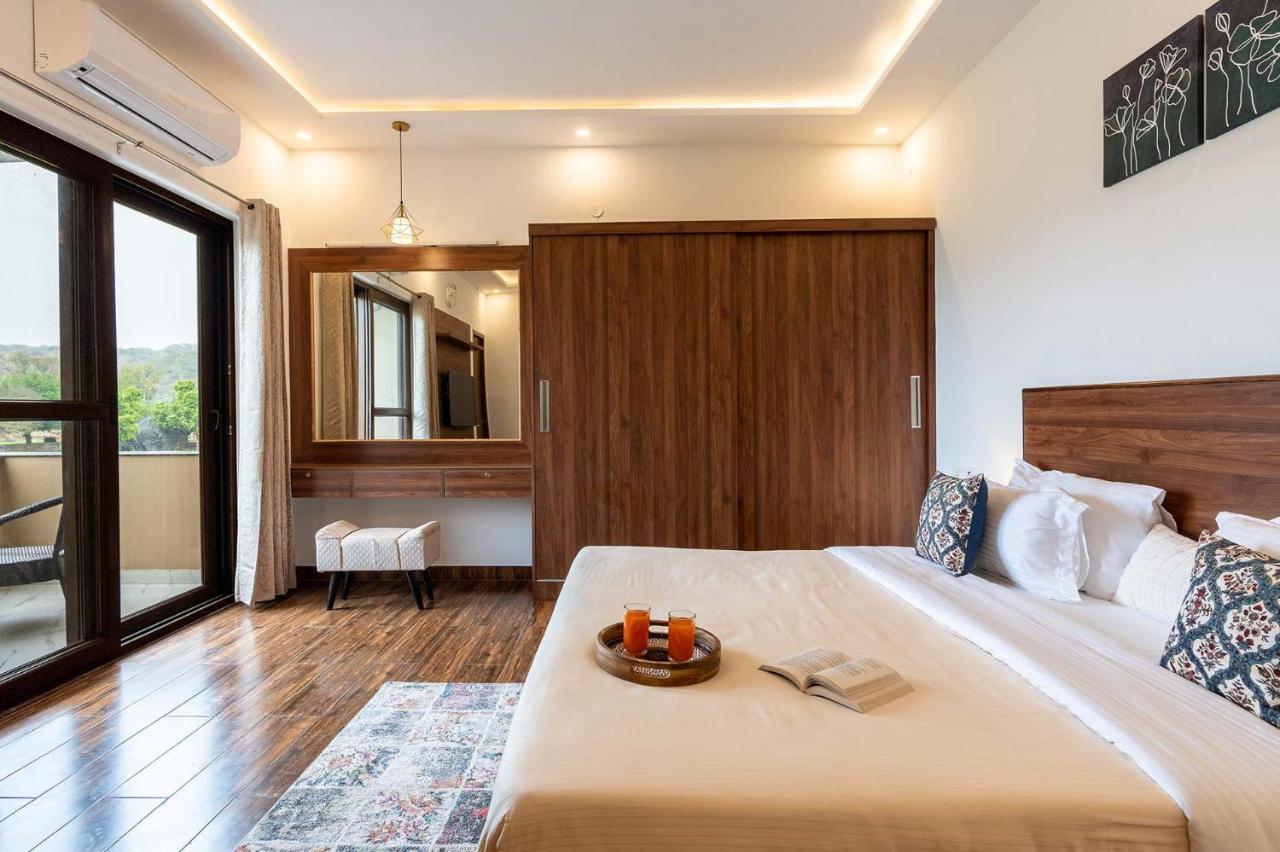 Brookvale Manor By Stayvista - Private Pool Haven With Endless Views & Indoor Fun Sohna Kültér fotó