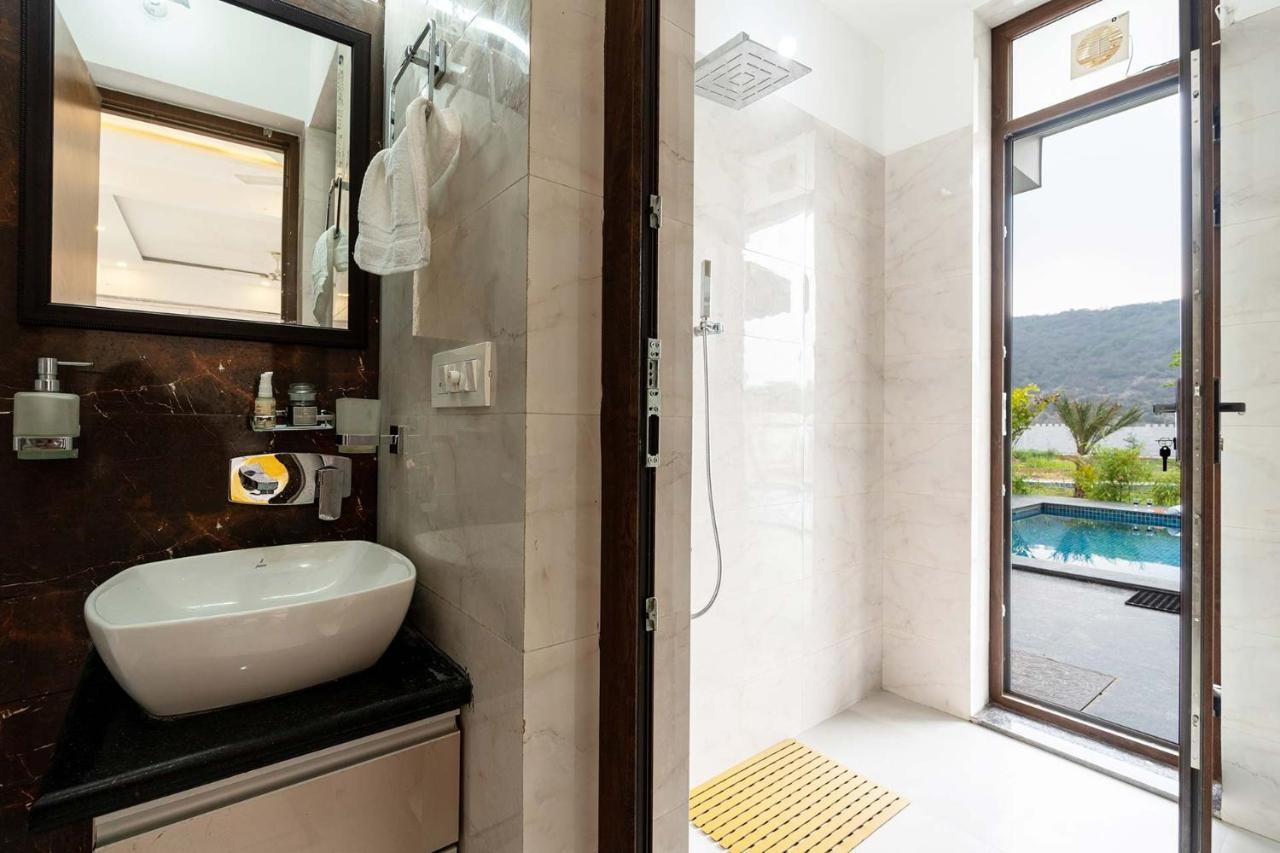 Brookvale Manor By Stayvista - Private Pool Haven With Endless Views & Indoor Fun Sohna Kültér fotó