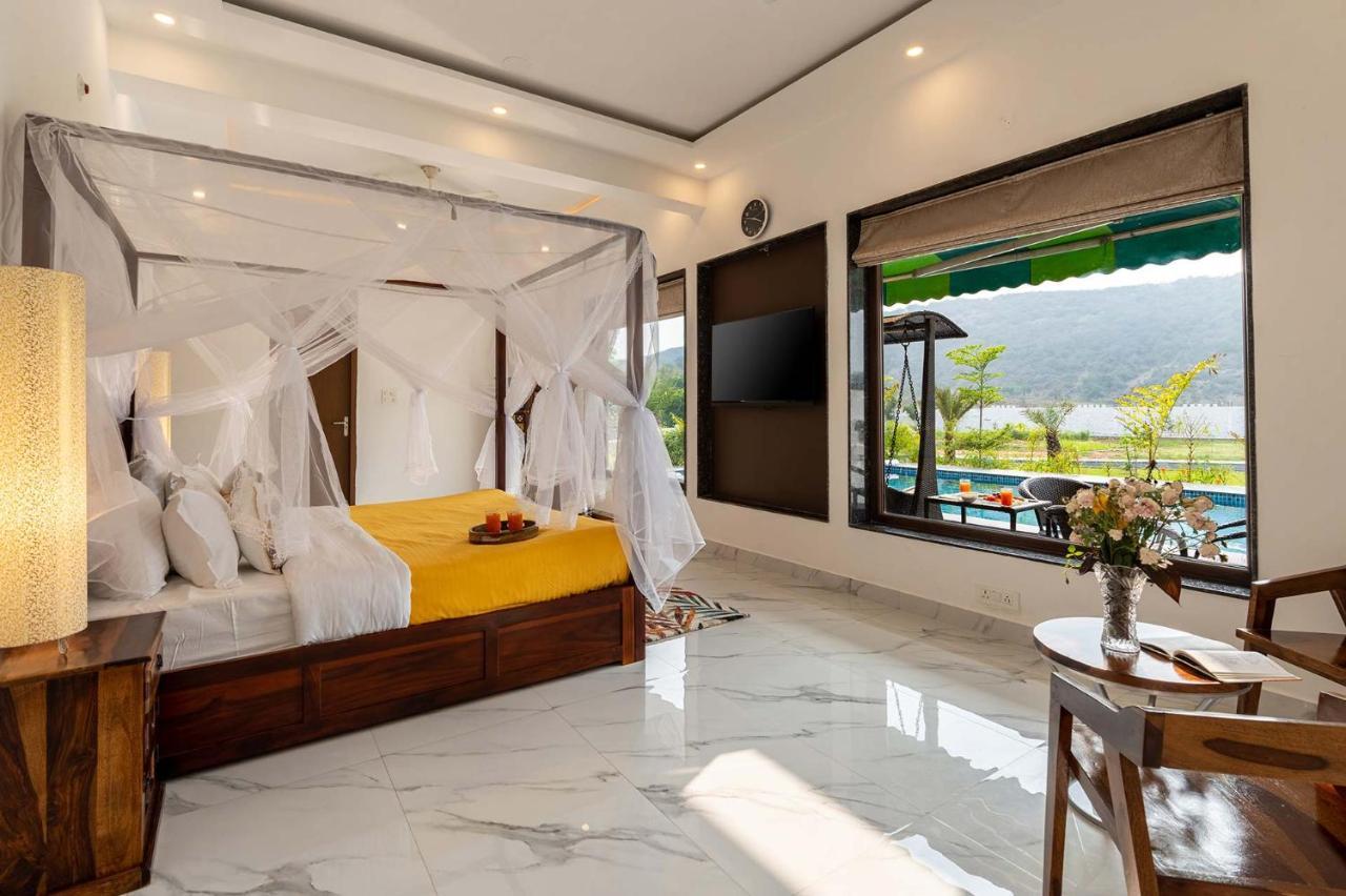 Brookvale Manor By Stayvista - Private Pool Haven With Endless Views & Indoor Fun Sohna Kültér fotó